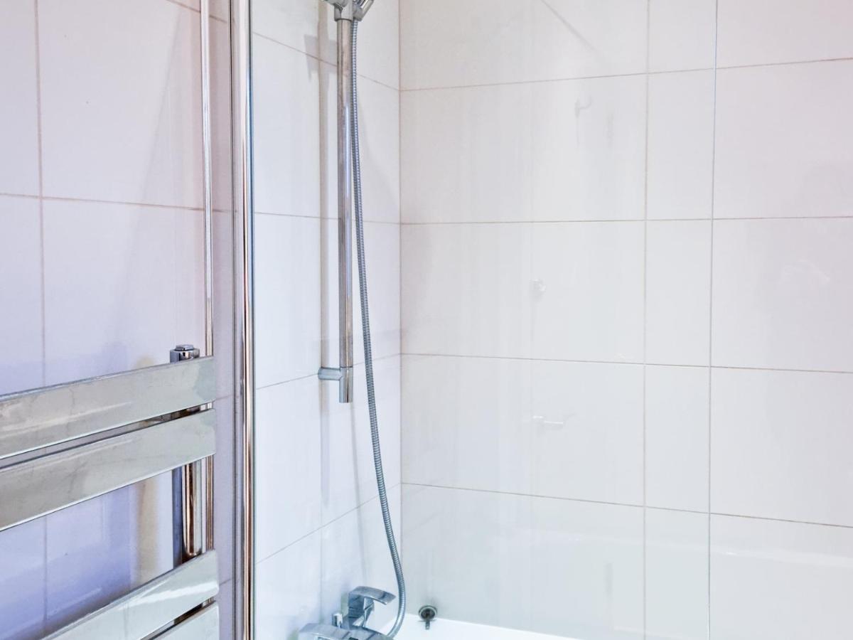 Pass The Keys Family Friendly 2 Bedroom Gem In Shepherd'S Bush London Eksteriør billede